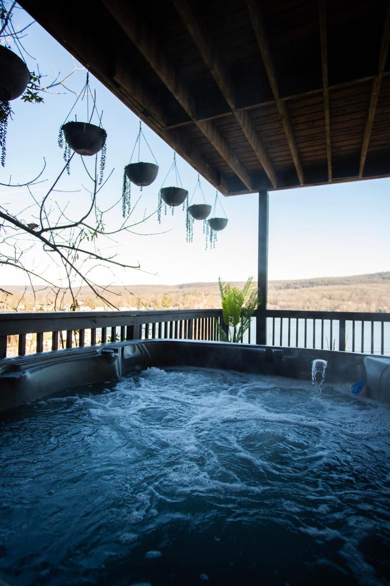 Lakeview House - Hot Tub - Firepit - Stunning Views - Spacious Deck - Cozy Living Room - Bar Greenwood Lake Esterno foto