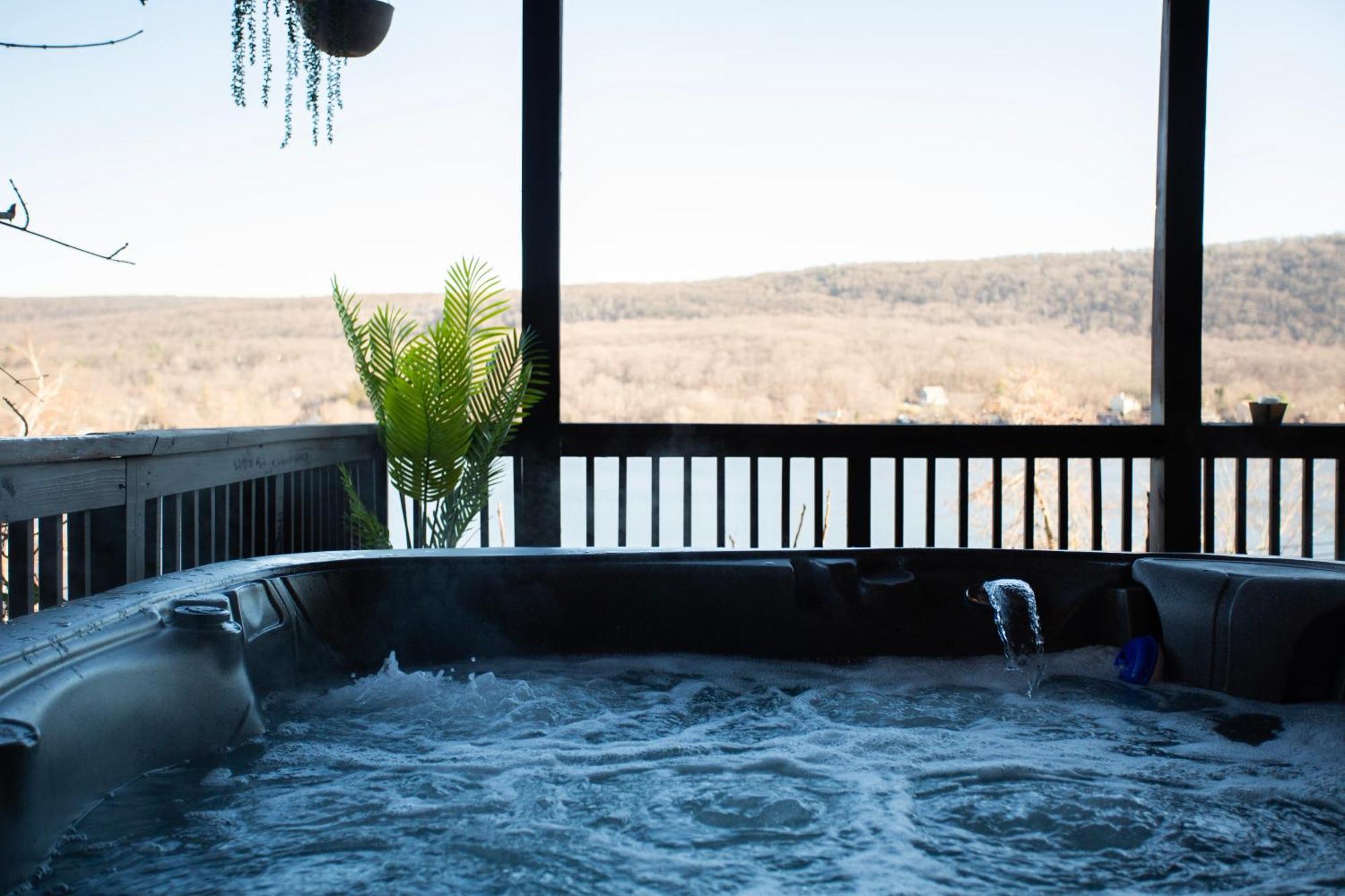 Lakeview House - Hot Tub - Firepit - Stunning Views - Spacious Deck - Cozy Living Room - Bar Greenwood Lake Esterno foto