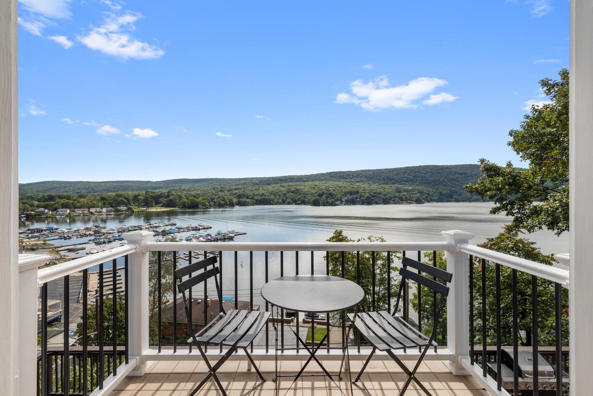 Lakeview House - Hot Tub - Firepit - Stunning Views - Spacious Deck - Cozy Living Room - Bar Greenwood Lake Esterno foto