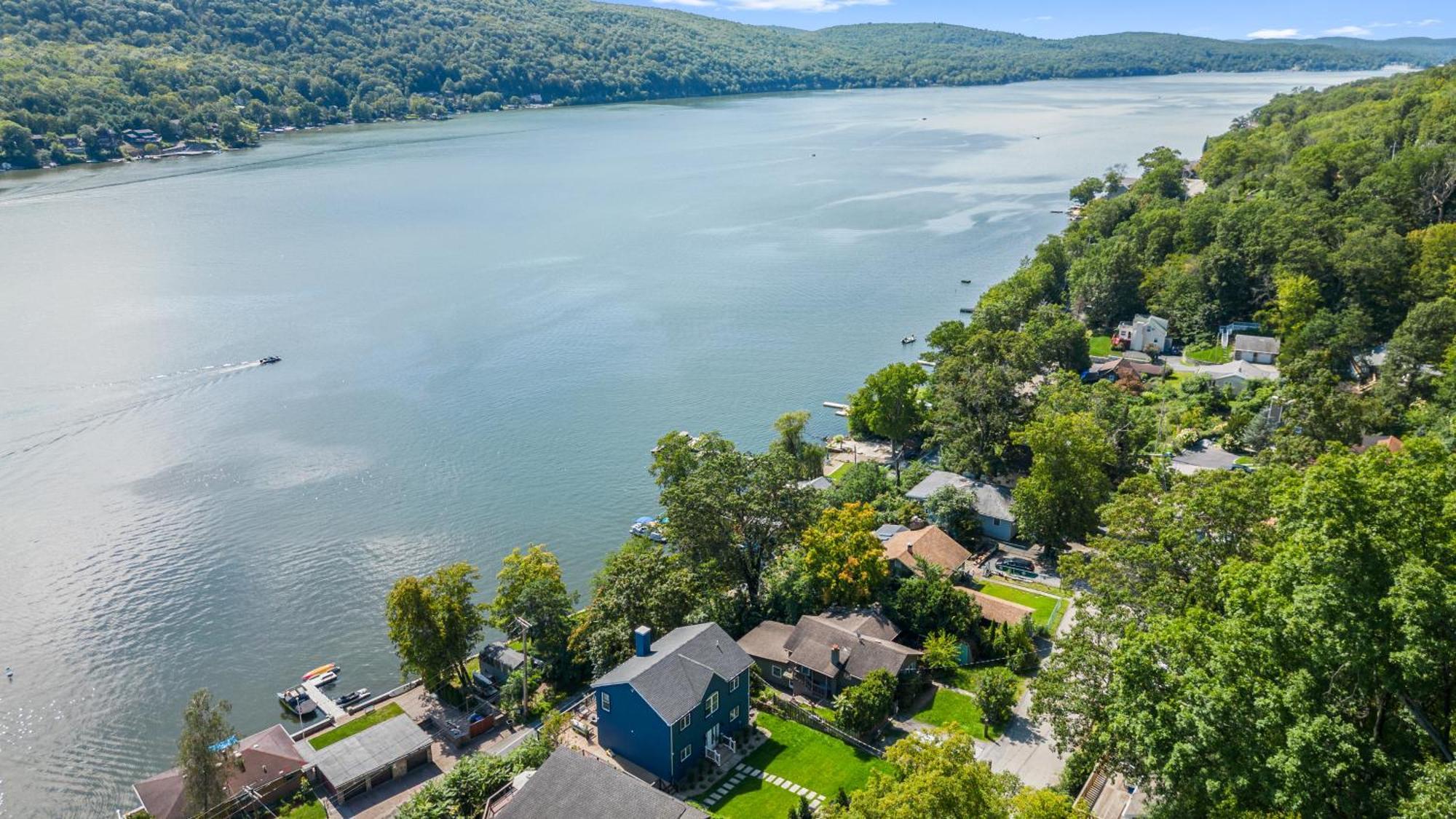 Lakeview House - Hot Tub - Firepit - Stunning Views - Spacious Deck - Cozy Living Room - Bar Greenwood Lake Esterno foto